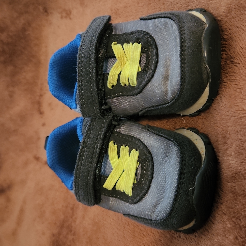 Carter's Shoes Toddler size 4